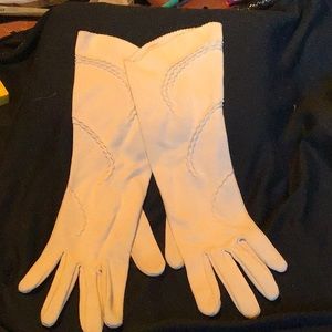 Vintage cream dress gloves w/ decorative lines